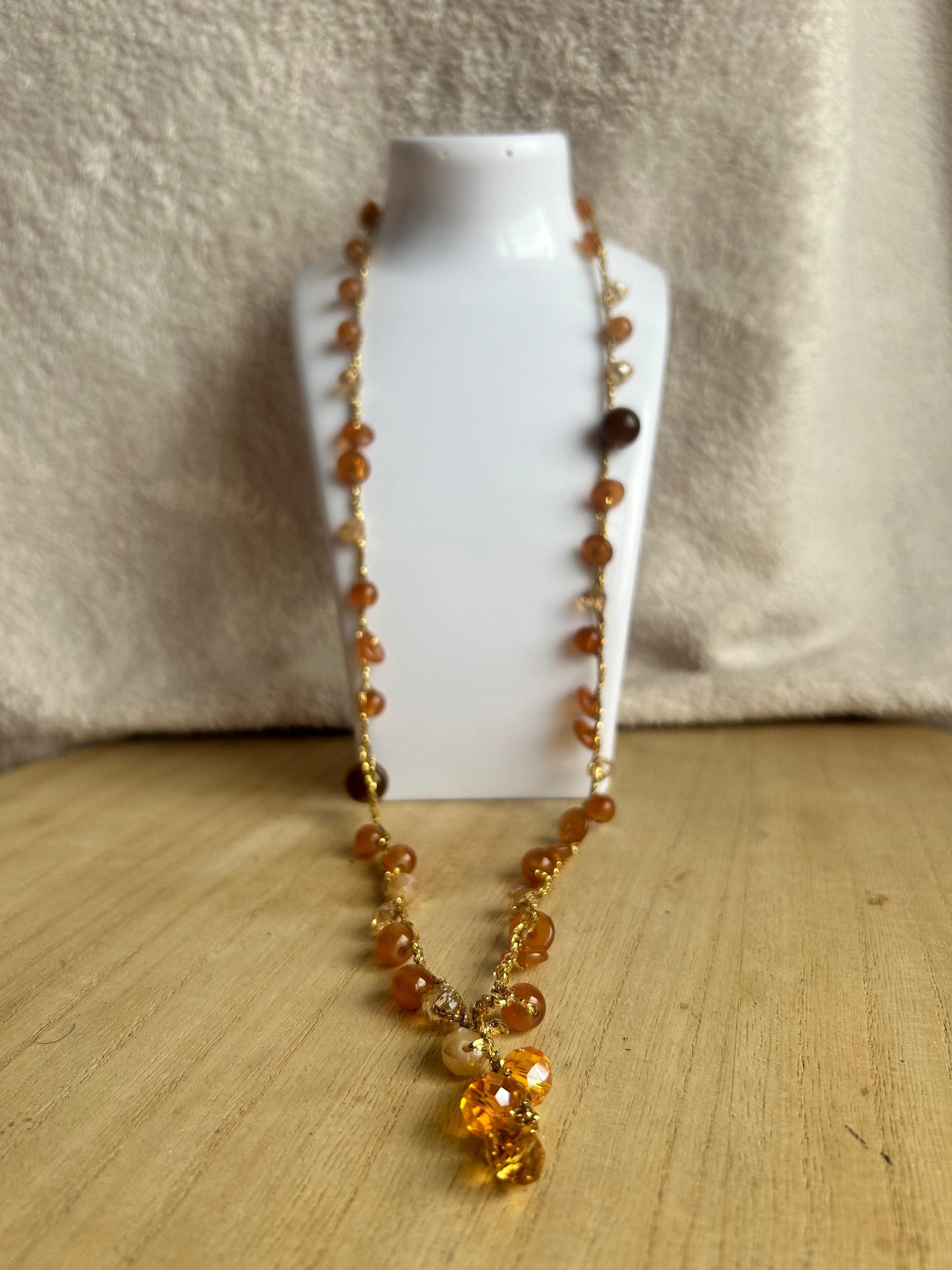 Collana con pietre color ambra
