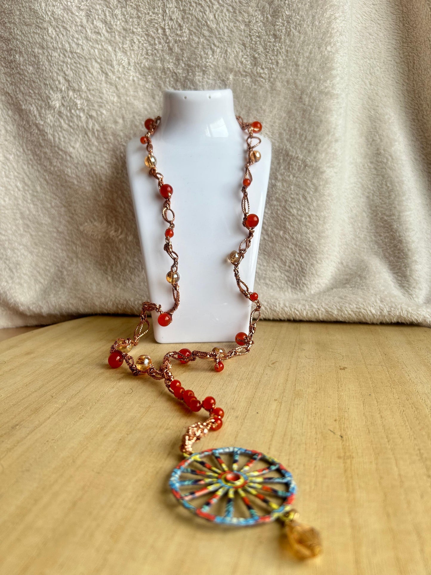 Collana Lunga con pIetre e ruota Carretto