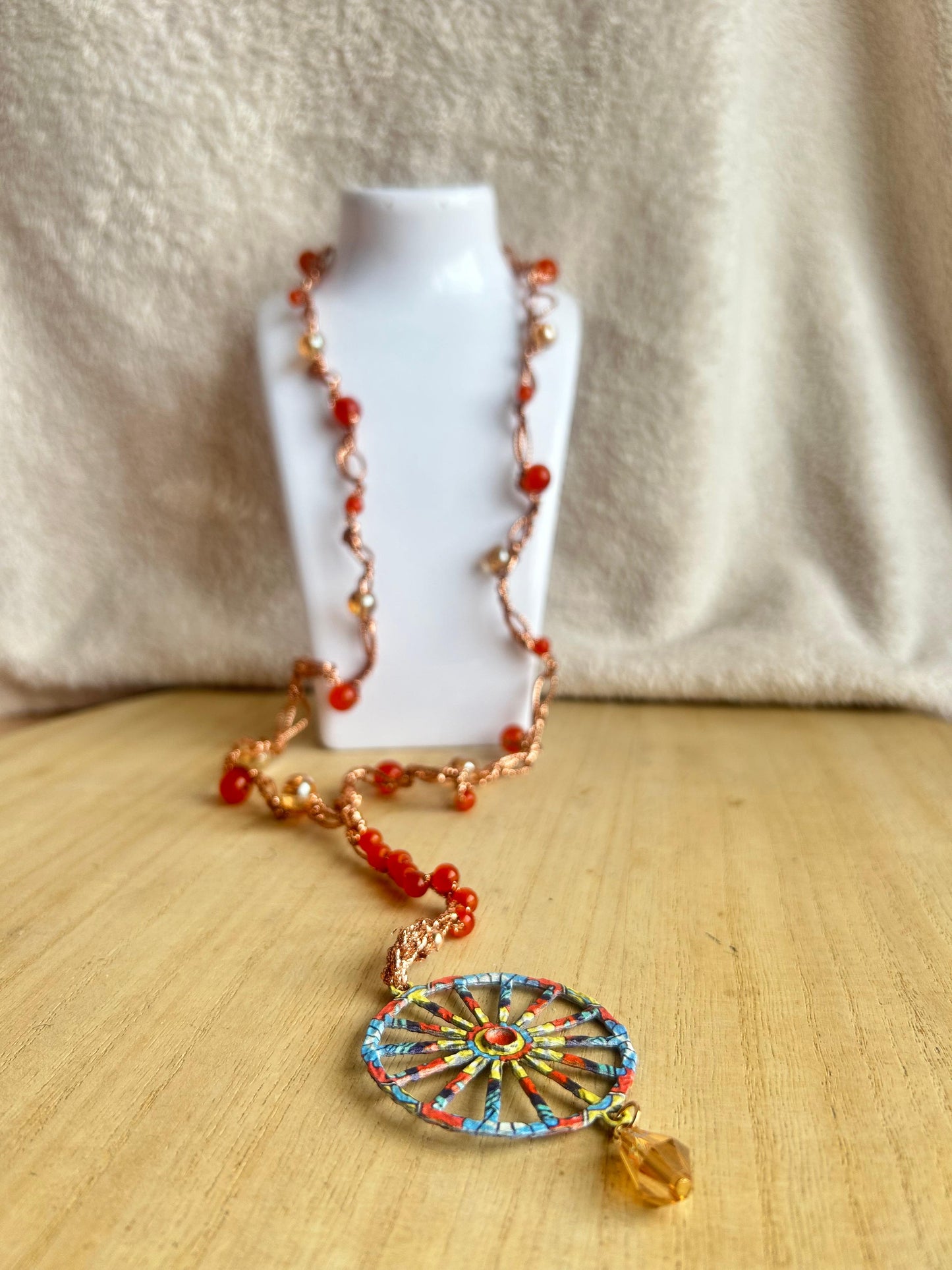 Collana Lunga con pIetre e ruota Carretto