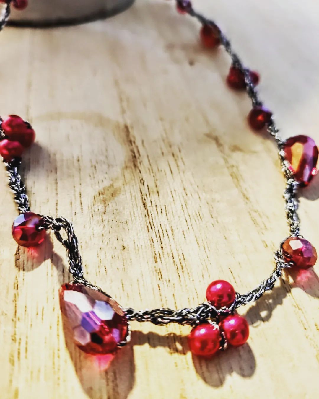 collana con filato grigio e argento