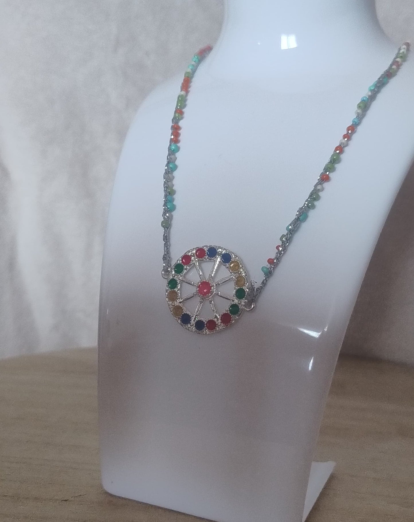 Collana ad uncinetto con perline piccole