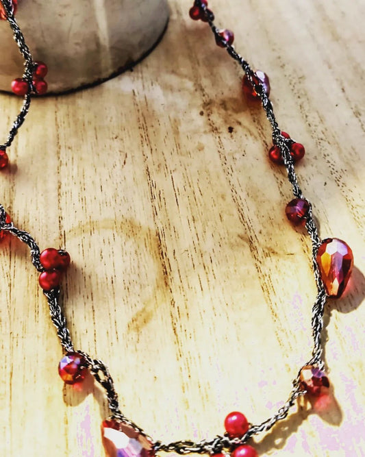 collana con filato grigio e argento