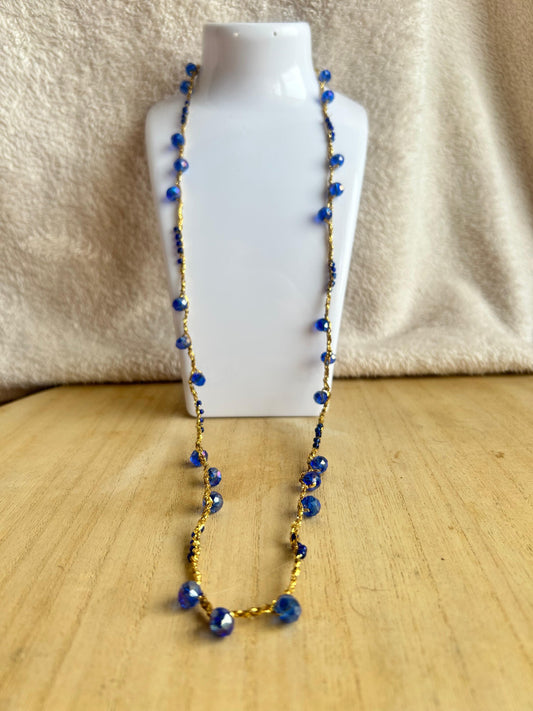 Collana con pietre blu
