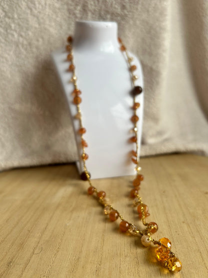Collana con pietre color ambra