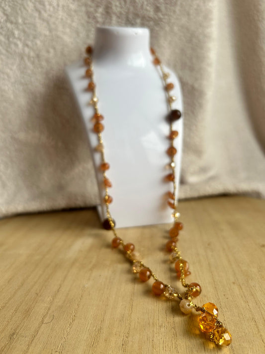 Collana con pietre color ambra